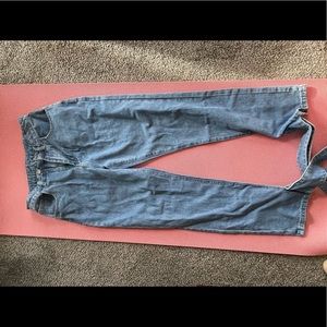 Blue, high rised, washed jeans. Never worn!